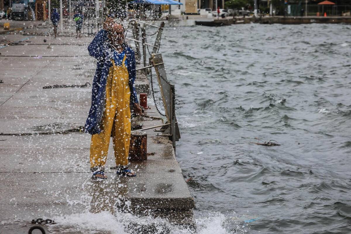 ¡Como huracán! "Nora" toca tierra en Jalisco con lluvias, fuertes vientos y oleaje elevado