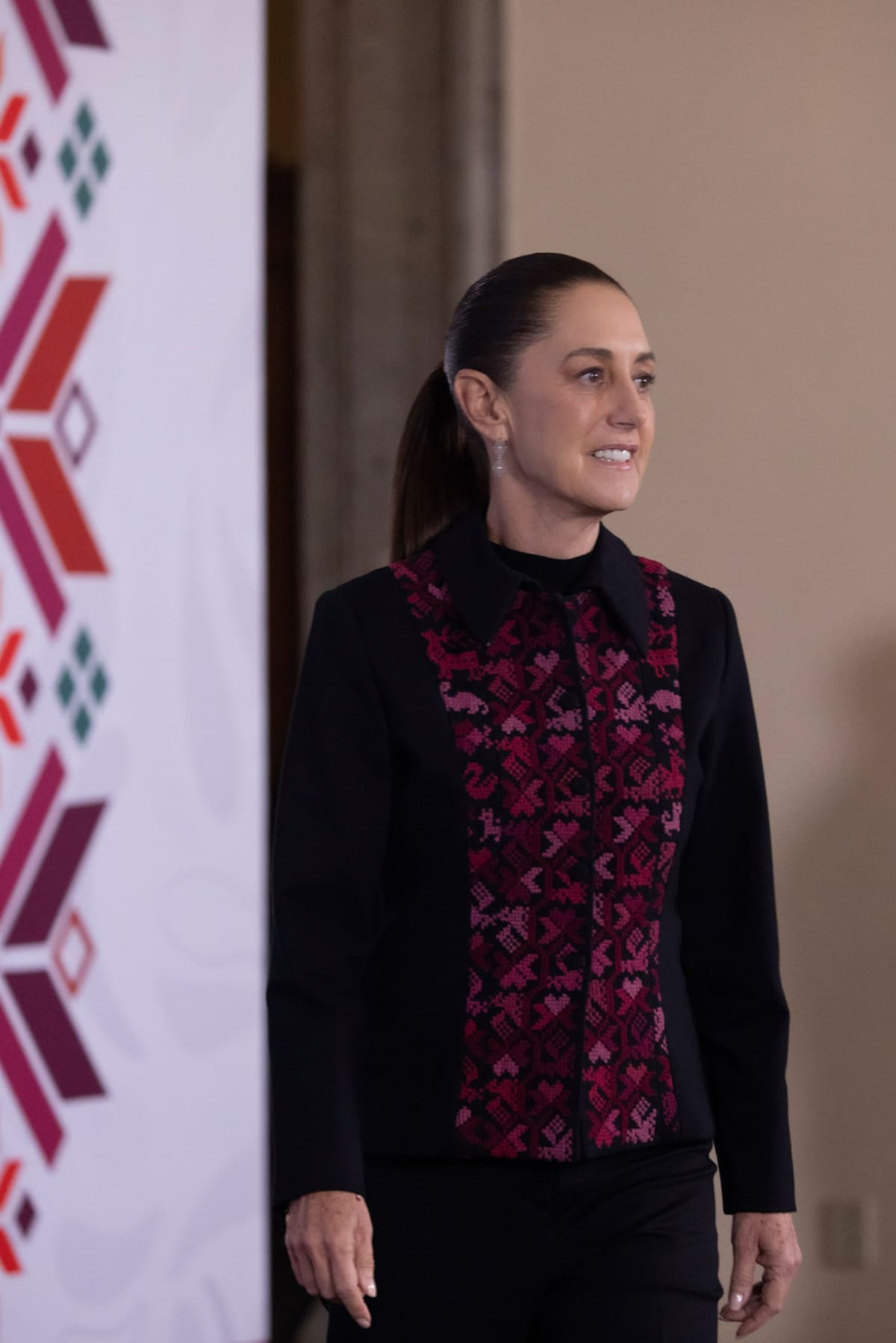 Cuauhtémoc, Ciudad de México, México, 14 de julio de 2026. La doctora Claudia Sheinbaum Pardo, presidenta Constitucional de los Estados Unidos Mexicanos en conferencia de prensa matutina, “Conferencia del Pueblo” en el Salón Tesorería de Palacio Nacional. | Foto: Carlos Ramos Mamahua / Presidencia