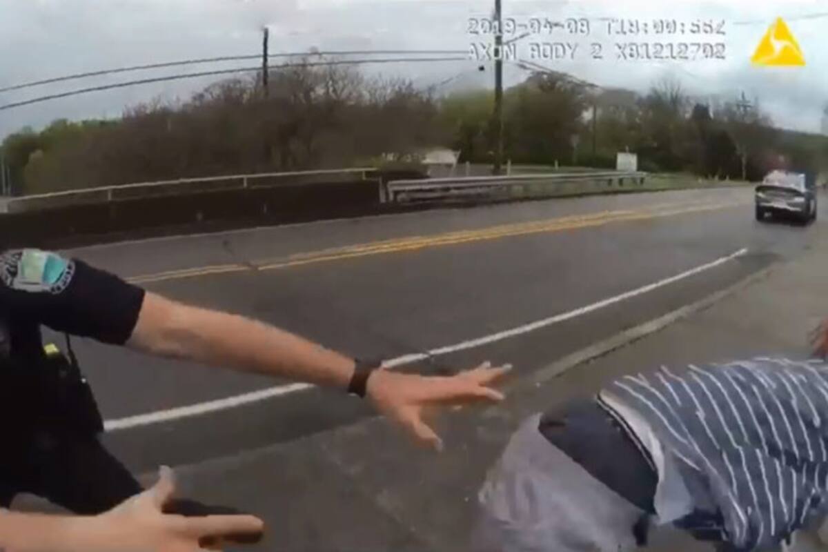 VIDEO: Policías lo toman de pie mientras intentaba suicidarse