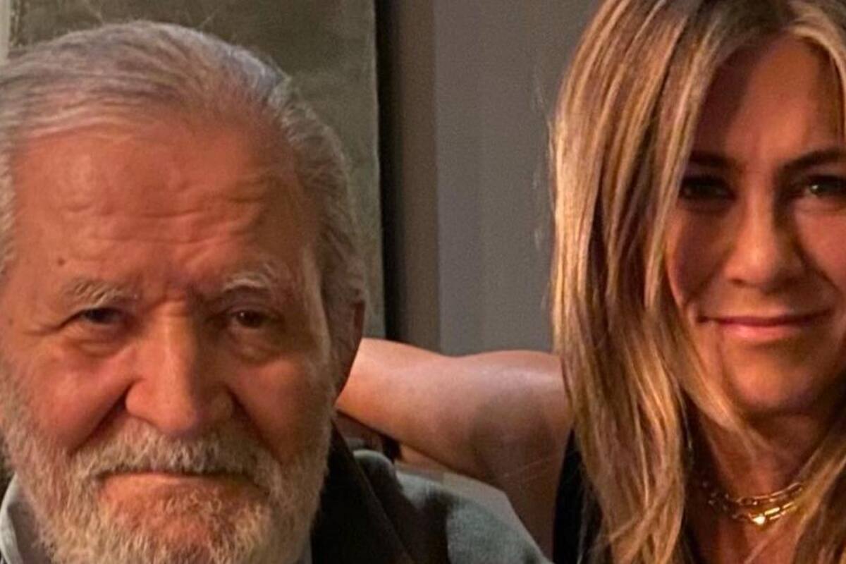 Jennifer Aniston dedica publicación a su padre tras su muerte