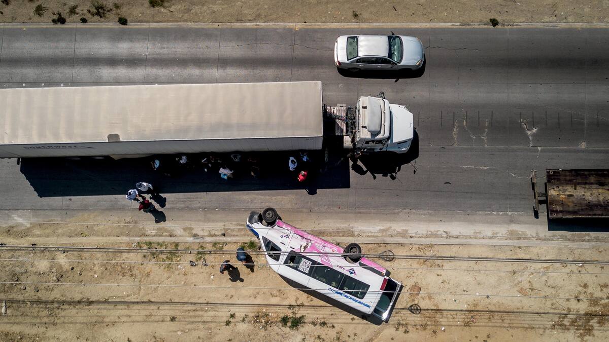 El incidente dejó al menos 10 personas lesionadas. Foto: Border Zoom