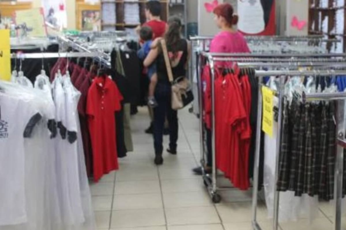 Inicia lunes entrega de uniformes escolares gratuitos en SLRC