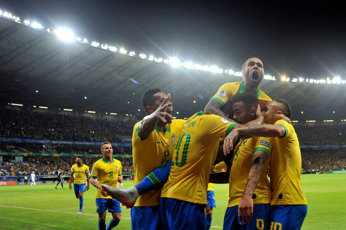 Brasil elimina a Argentina con obra de arte de Dani Alves
