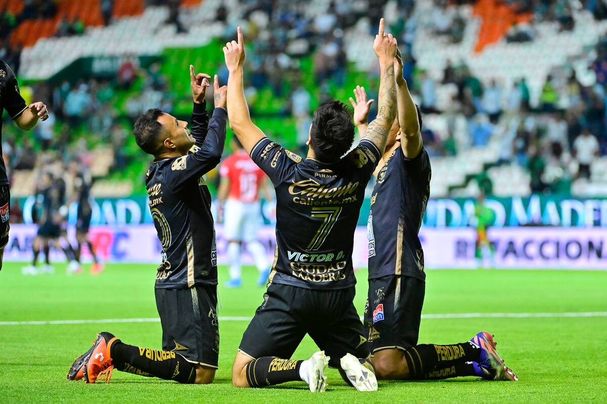 León vence 2-0 a FC Juárez y logra su quinta victoria al hilo