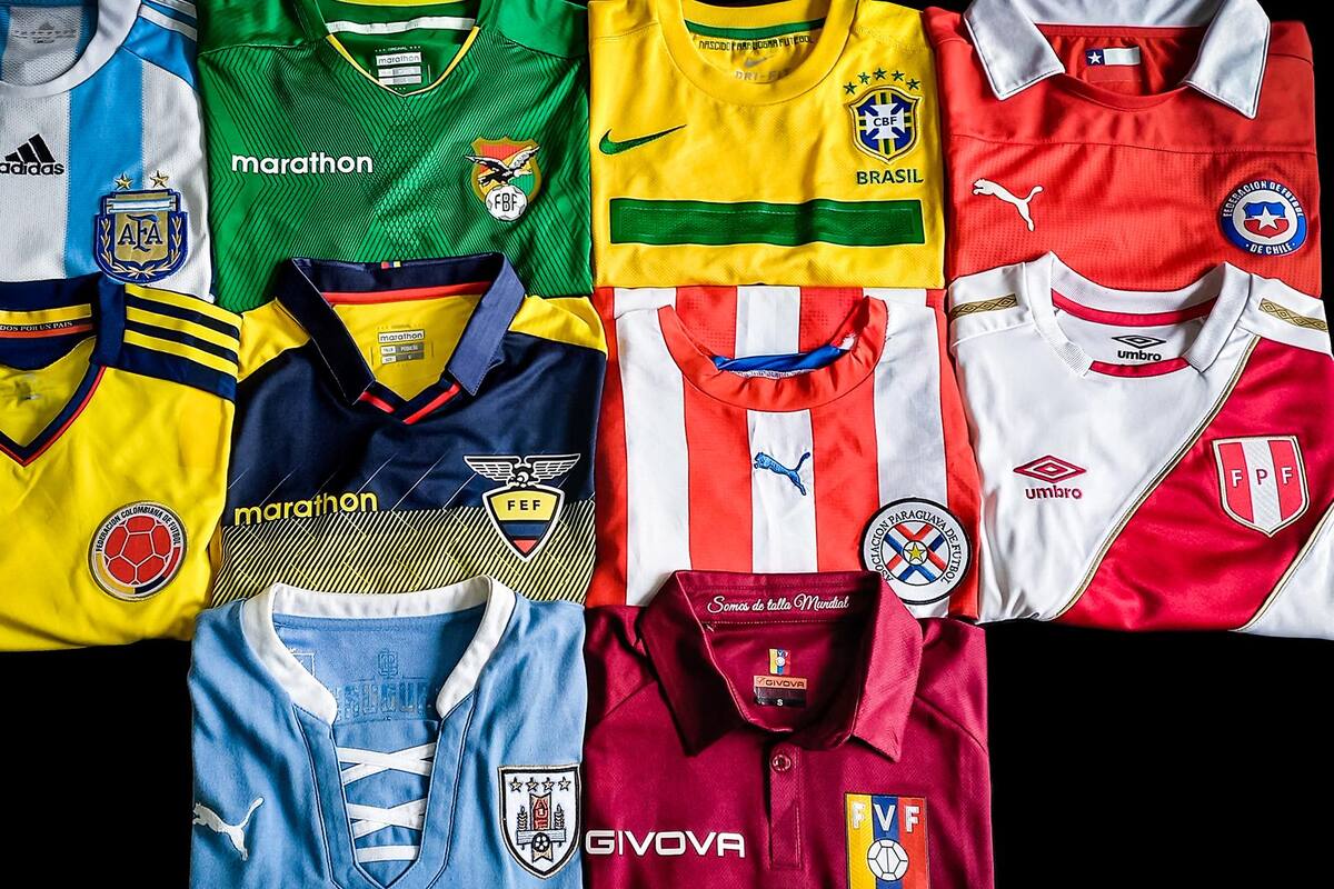Joven colombiano arma el mapa de Sudamérica con las playeras de todas las selecciones (VIRAL)