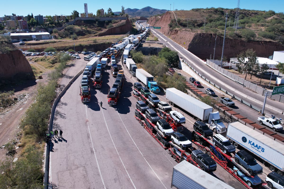 Riesgo de desabasto y pérdidas millonarias tras bloqueo agrícola en la garita de Nogales