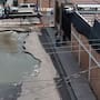 Colapso de drenaje en la colonia Sahuaro deja socavón y fuga de aguas negras; reparación tardará 60 días