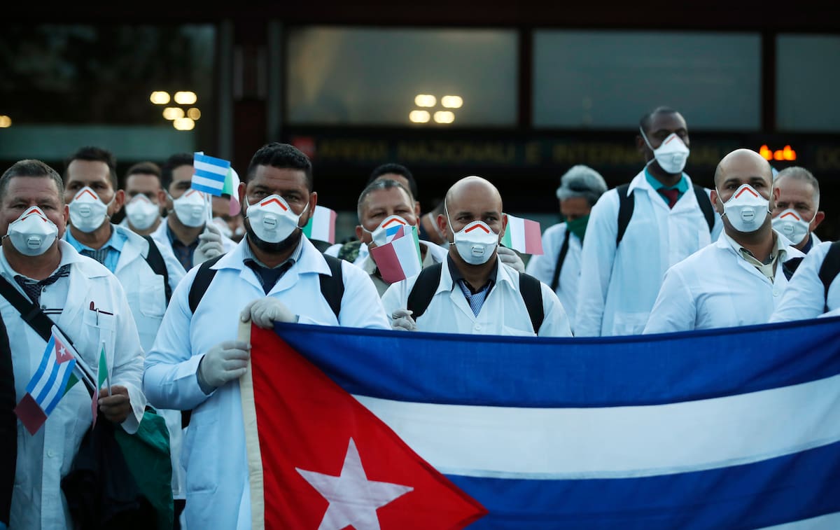 Médicos cubanos. (AP Foto / Antonio Calanni)