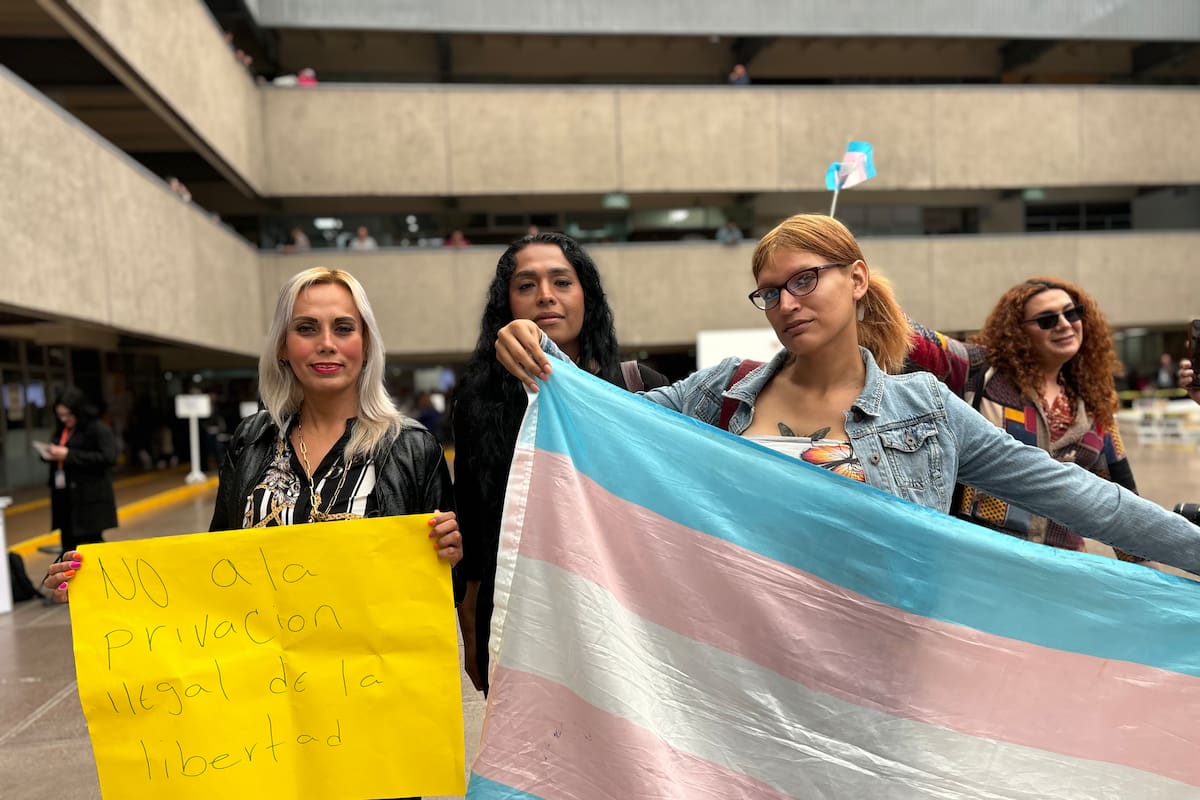 Activistas LGBTT+ protestan por presunta privación de libertad de mujer trans