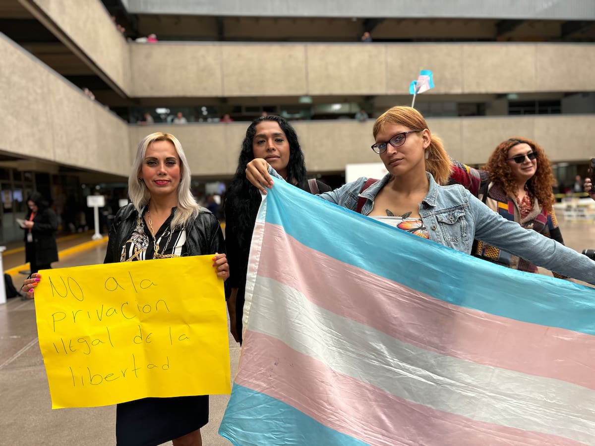 Colectivos denunciaron presuntas prácticas de conversión y actos revictimizantes por parte de la llamada “patrulla espiritual”, tras difundirse videos de una mujer trans obligada a cortarse el cabello. Fotos: Lorena Salinas