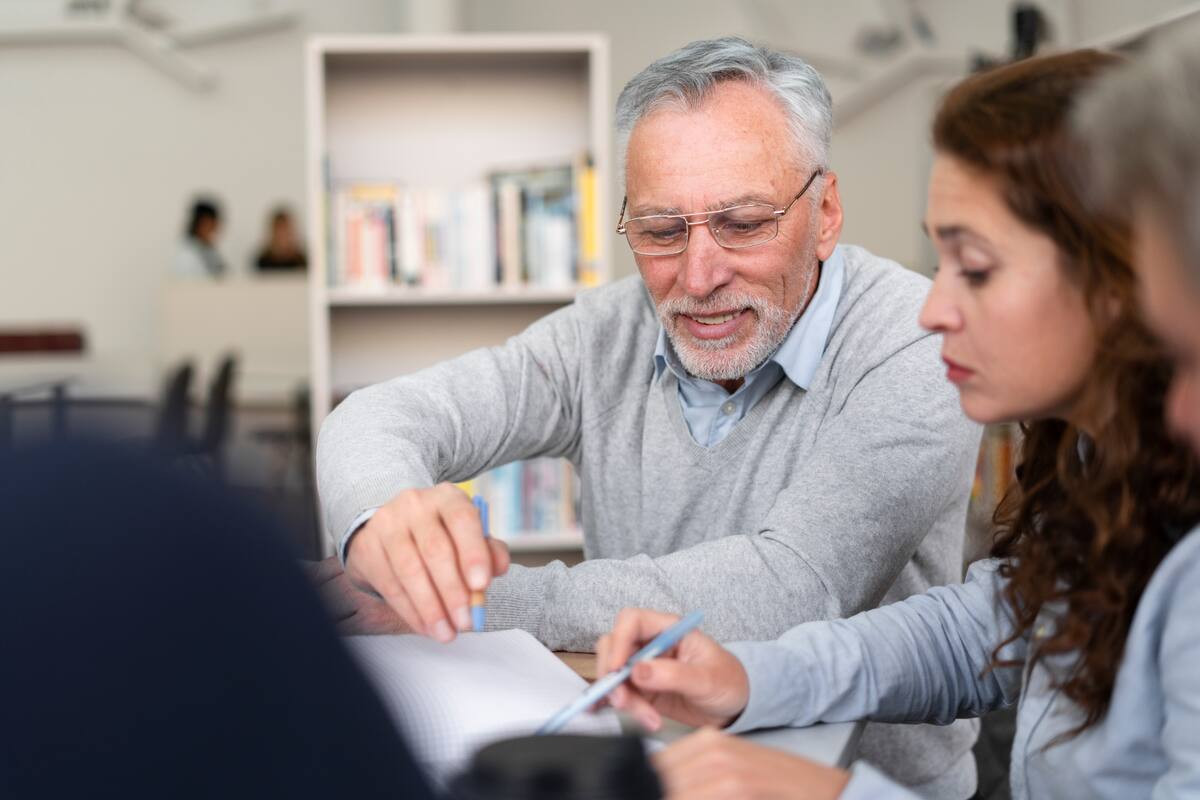 ¿Cuál es el trámite obligatorio que deben hacer algunos pensionados para seguir recibiendo su pago vitalicio del IMSS?