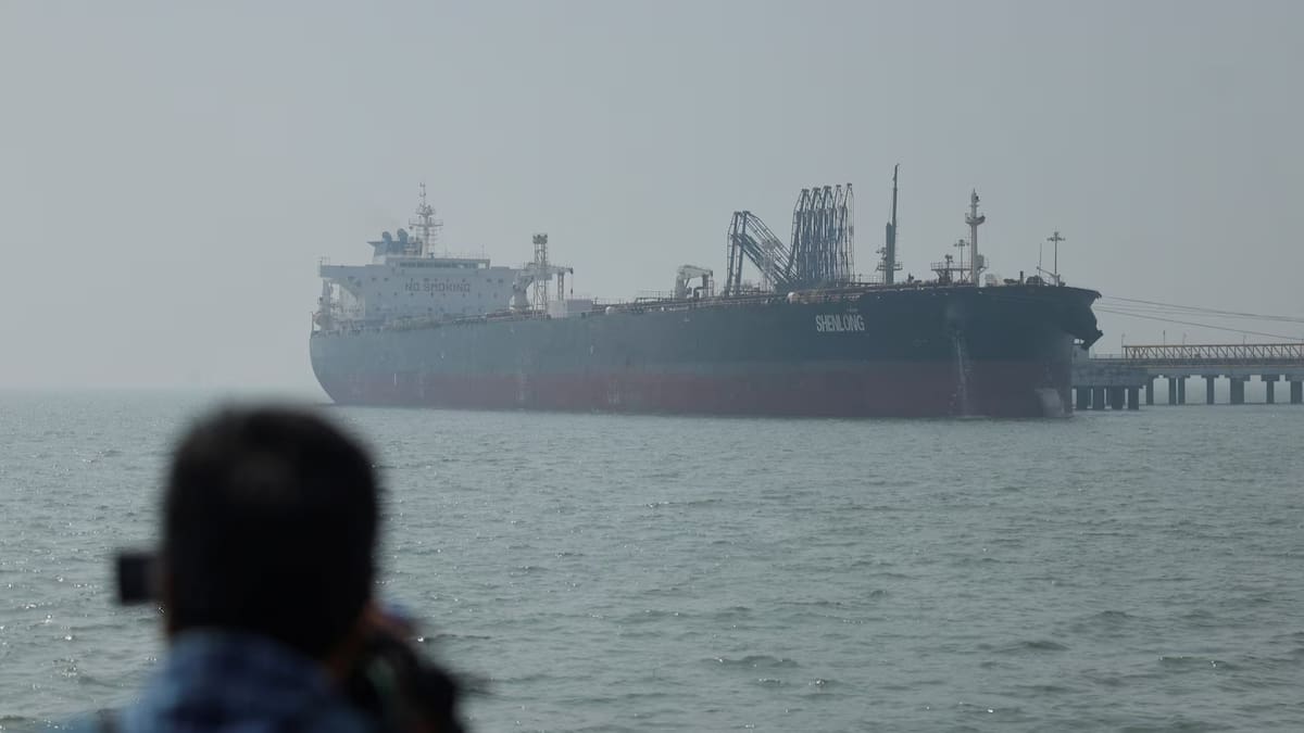 La sola sospecha de minas marinas en el estrecho de Ormuz fue suficiente para frenar el tránsito de buques en una ruta clave para el petróleo mundial. /Reuters