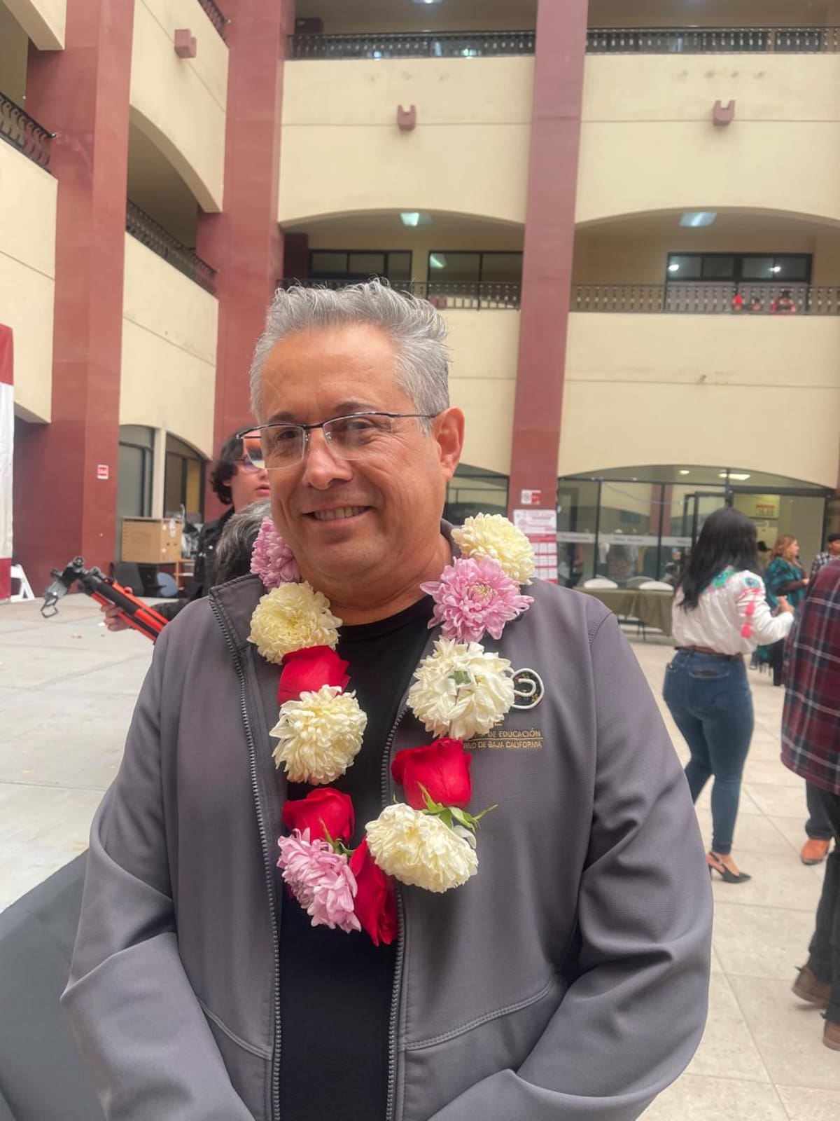 La Delegación de la Secretaría de Educación en Rosarito atiende a padres que no realizaron el trámite y organiza espacios en primaria y secundaria para que en agosto todos tengan un lugar asignado. Foto: Carmen Gutierrez