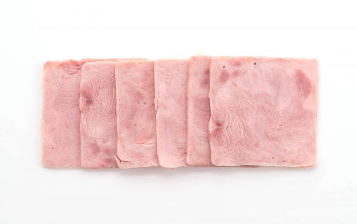 La baba blanca en el jamón es un fenómeno causado por bacterias ácido lácticas | Foto: freepik
