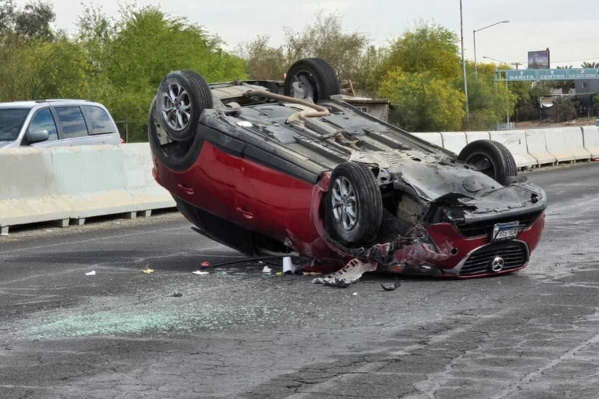 Una mujer muerta y tres heridos en volcadura rumbo al Golfo de Santa Clara