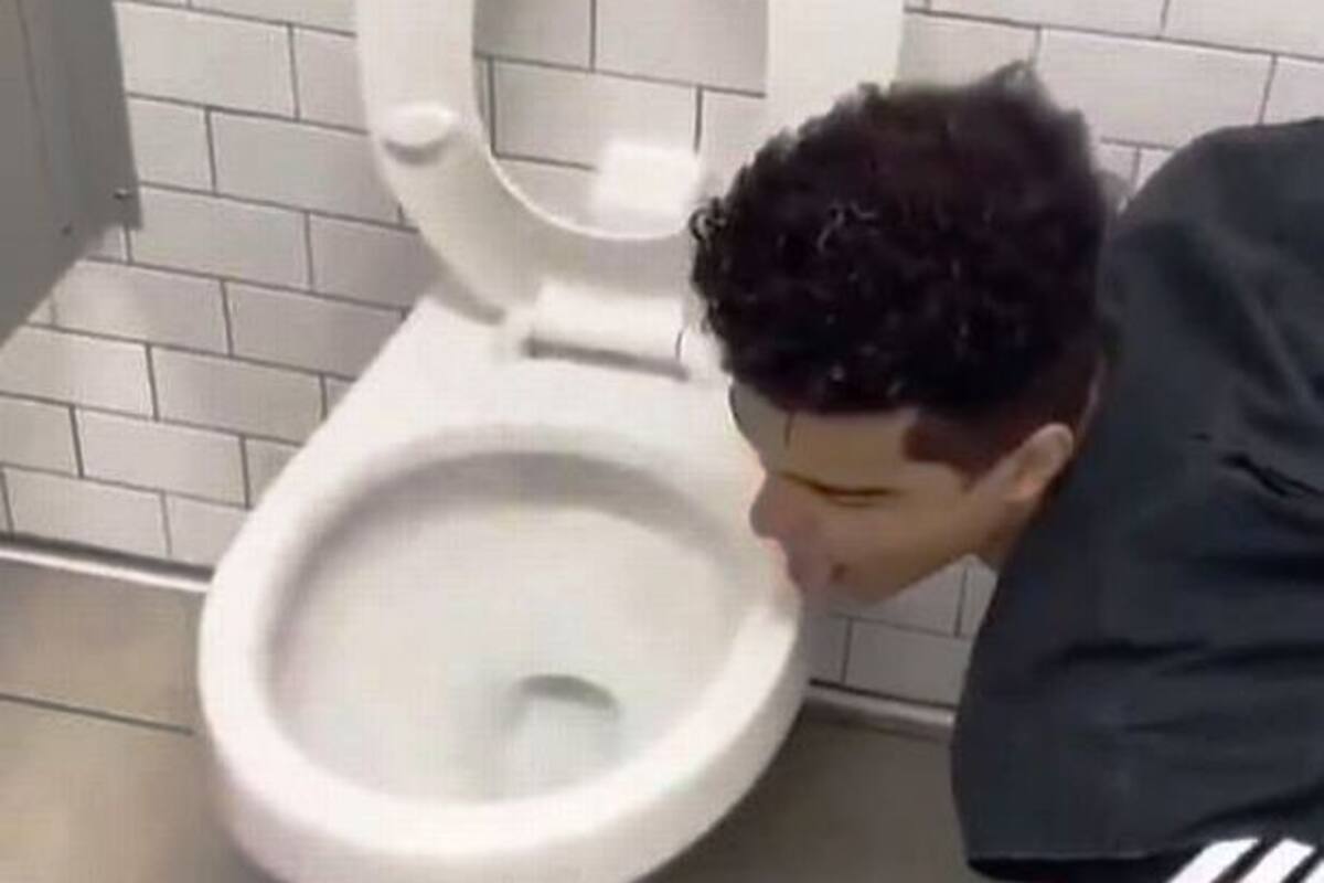 Joven que lamió inodoro ahora tiene coronavirus