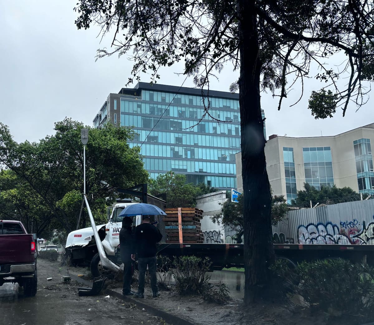 Se registraron varios accidentes automovilísticos producto de la lluvia.