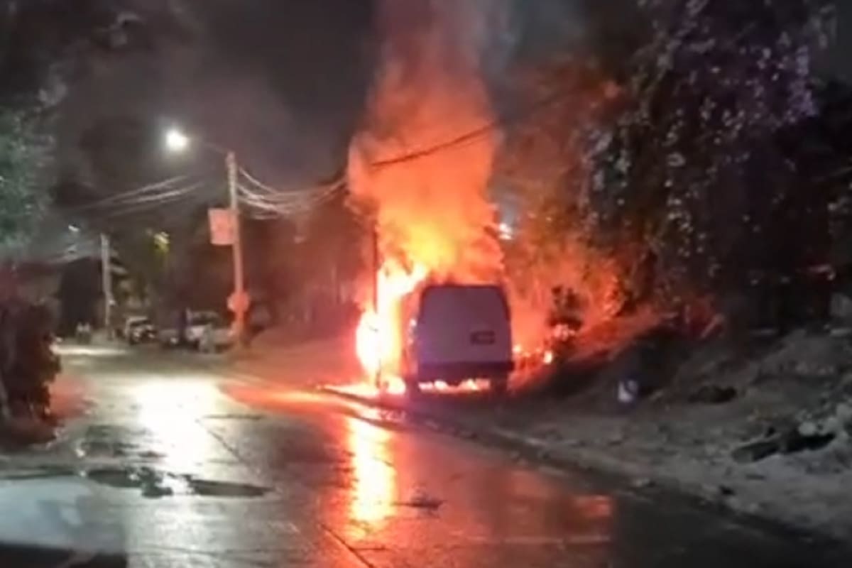 Rescatista de perros denuncia atentado; incendian su automóvil en Tijuana