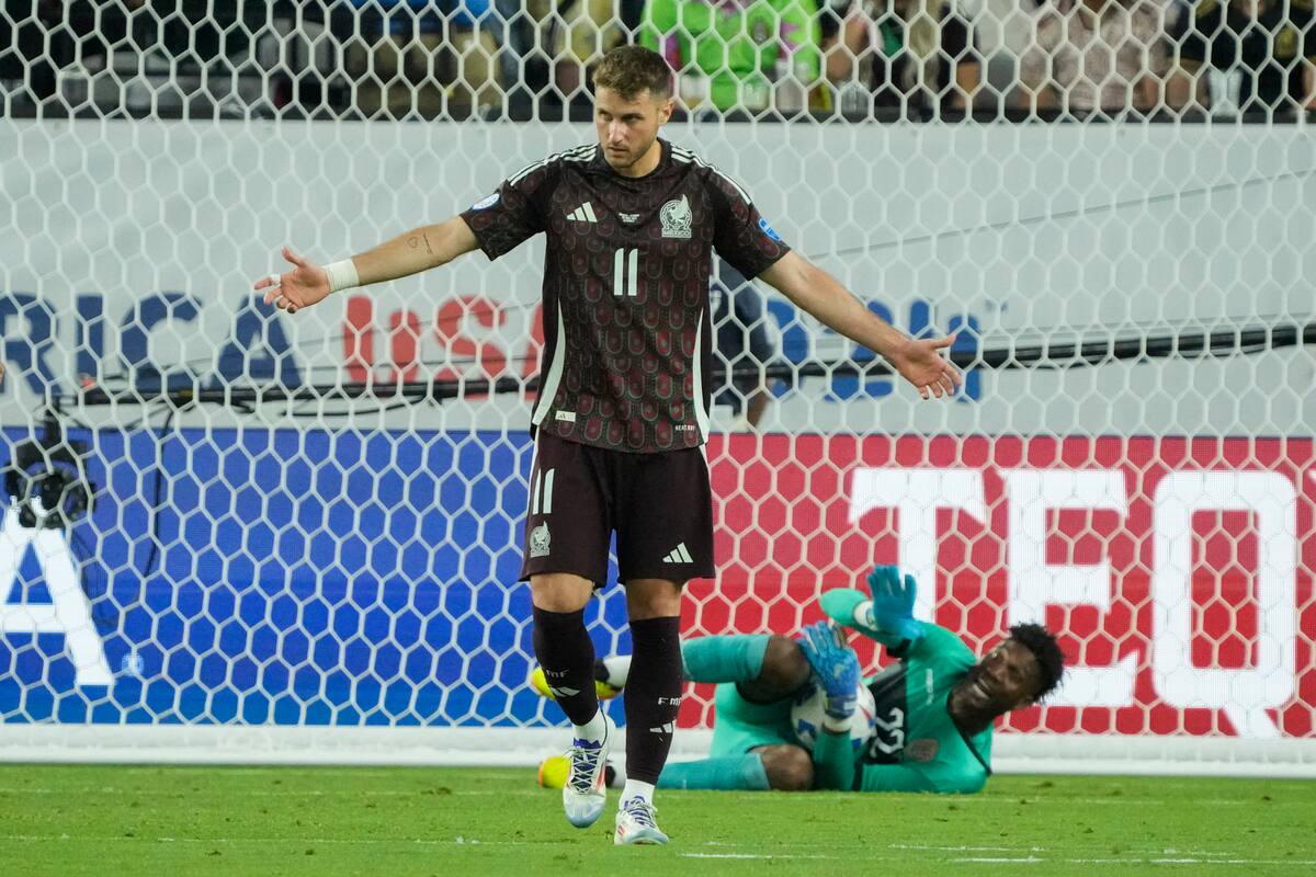 ¿Cómo vive Santiago Giménez su crisis goleadora con el Tri según el ‘Vasco’?