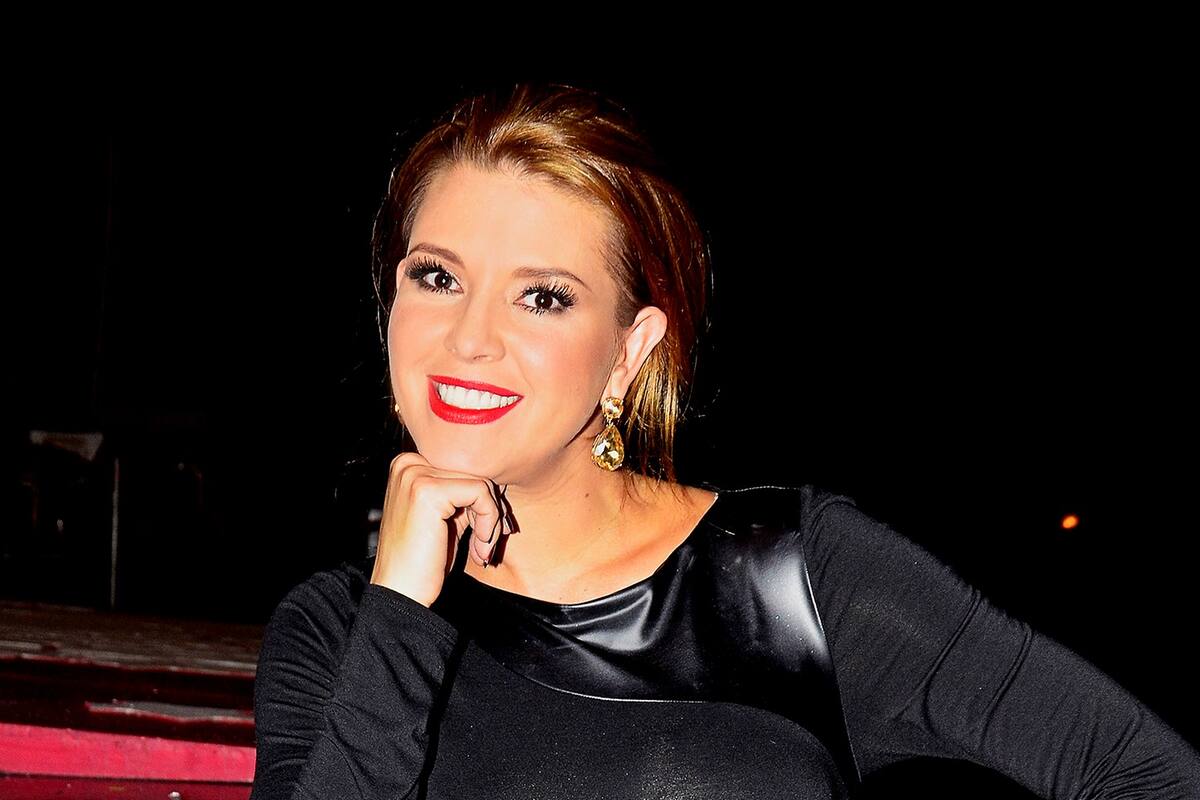 Posa Alicia Machado en topless y confirma que busca pareja en Tinder