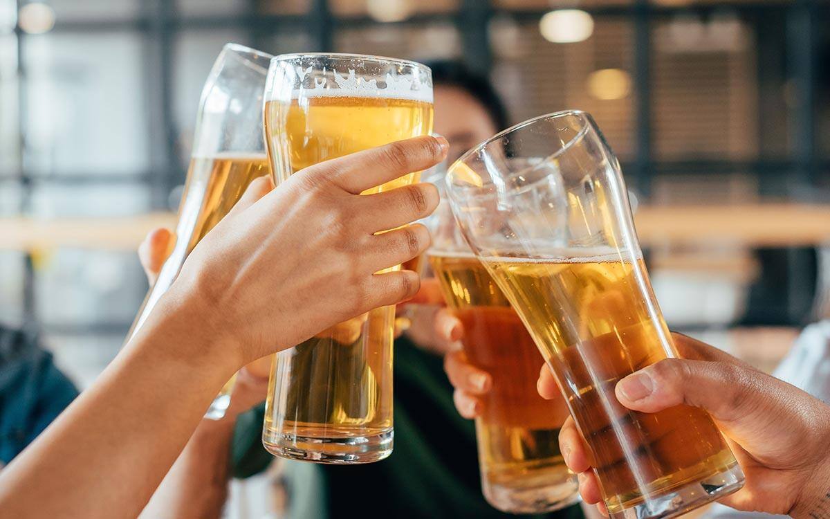 La mayoría de quienes inician en el alcohol, lo hacen con cerveza.