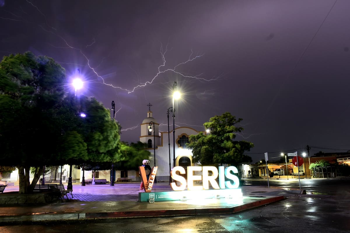 Tormentas eléctricas en Hermosillo: Bomberos alerta por riesgos al trabajar al aire libre y recomienda evitar zonas altas
