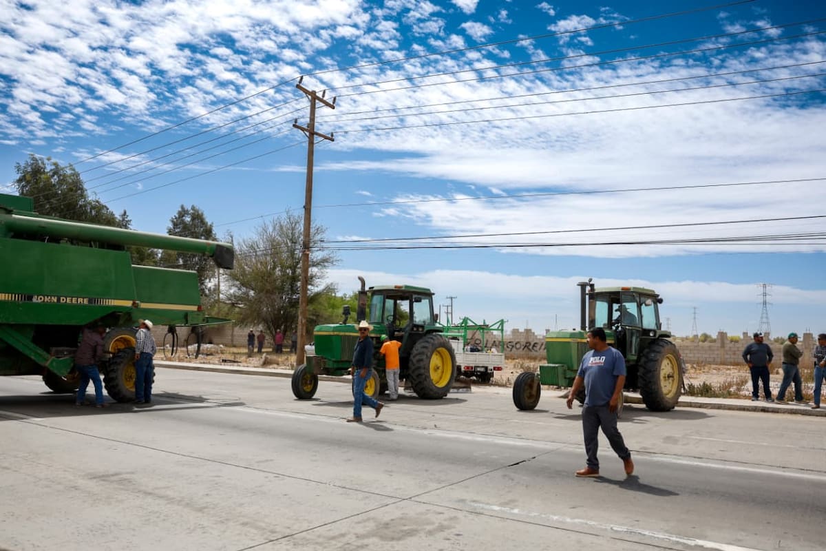 Agricultores bloquean carretera a San Luis; paro será indefinido