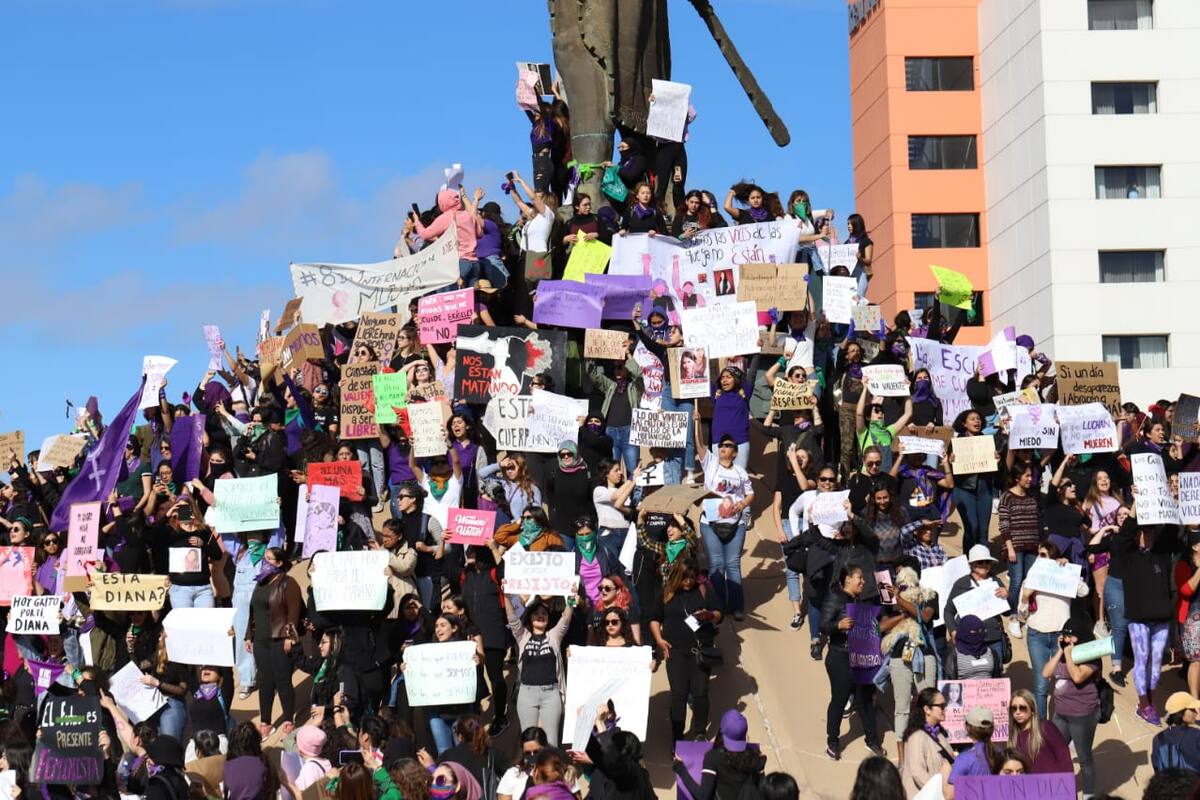 Mujeres continúan luchando; marchan más de mil 500 en Tijuana