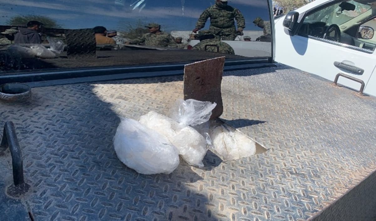 Ejército y Guardia Nacional decomisan 490 kilogramos de metanfetamina, dos vehículos y antenas Starlink en San Luis Río Colorado. | Foto: Especial