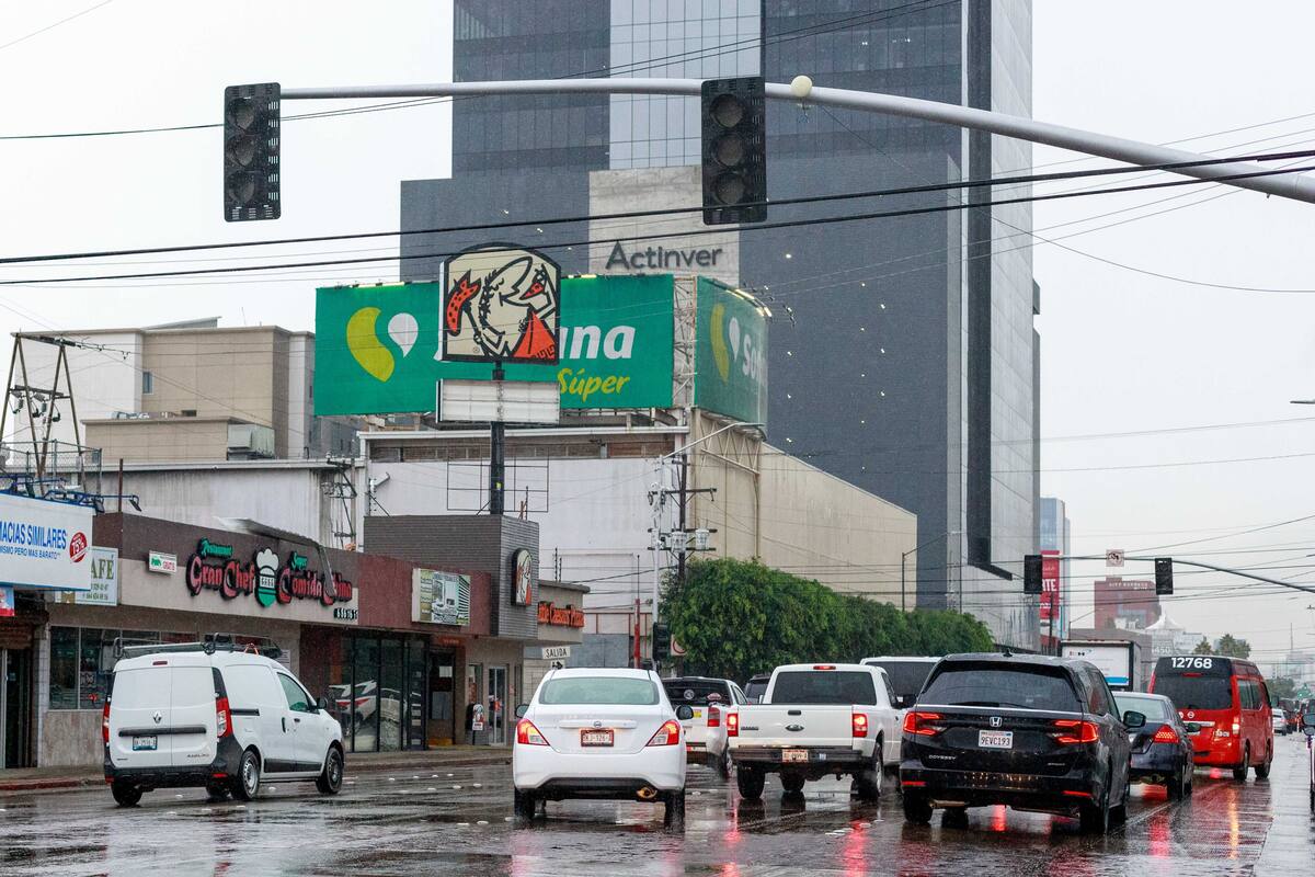 Lluvias dejan sin luz a colonias de Tijuana