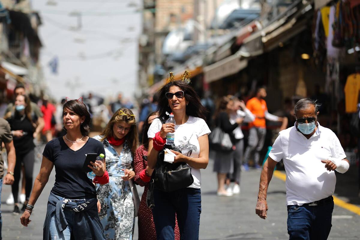 Covid en Israel: Ya no es obligatorio el uso de cubreboca en público y vuelven las clases presenciales