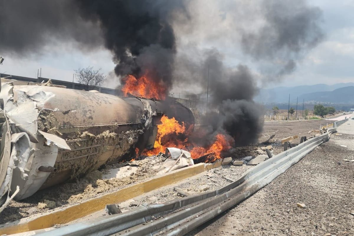 Se vuelca pipa con diésel en carretera México-Puebla; deja 3 personas lesionadas