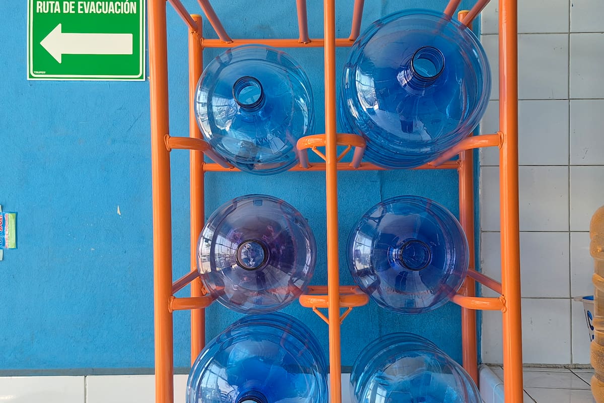Aumenta demanda en purificadoras por corte de agua en Tijuana