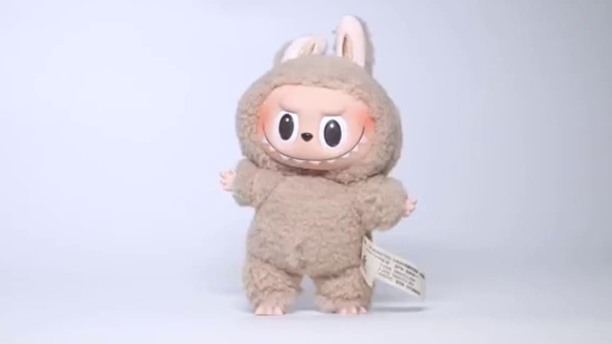 Labubu, el peculiar peluche con dientes creado por Kasing Lung, se ha convertido en un fenómeno global gracias a su popularidad en redes sociales y el respaldo de celebridades como Lisa de Blackpink y Kim Kardashian/Foto: Canva