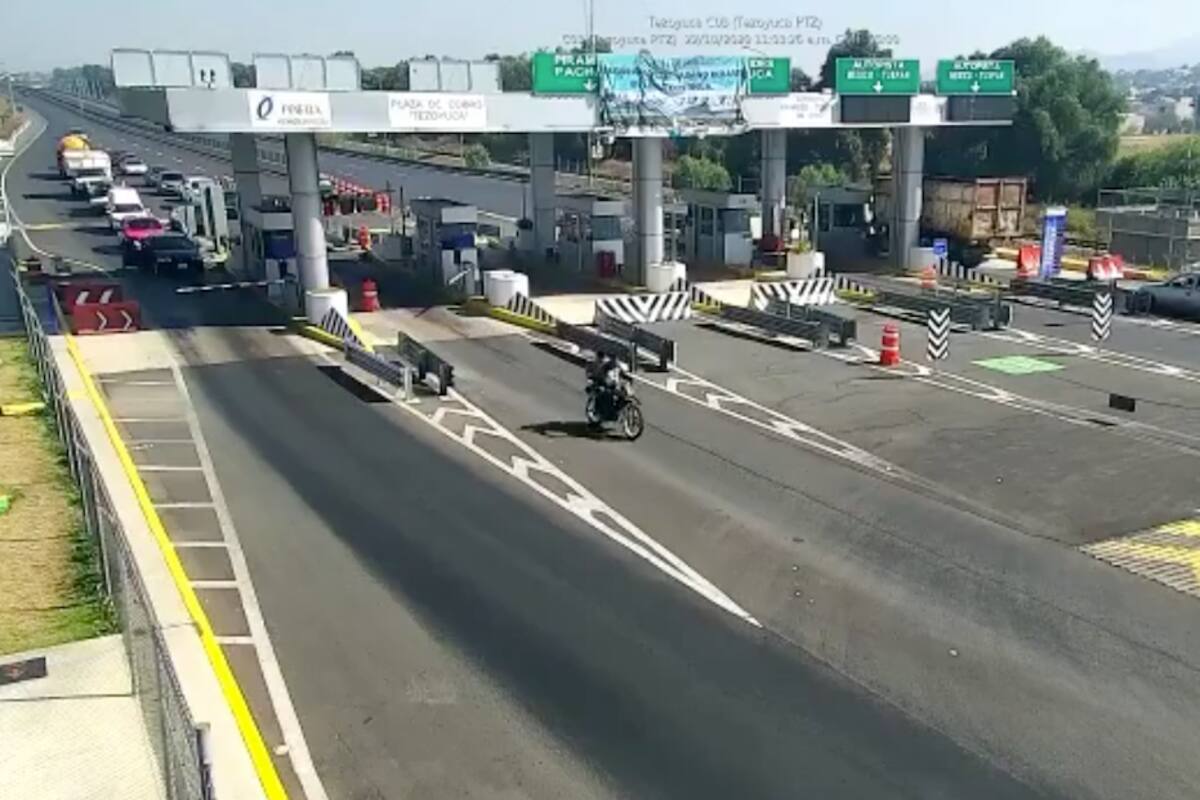 Sicarios en motocicleta asesinan a mujer policía y balean a su pareja, captan ataque en video