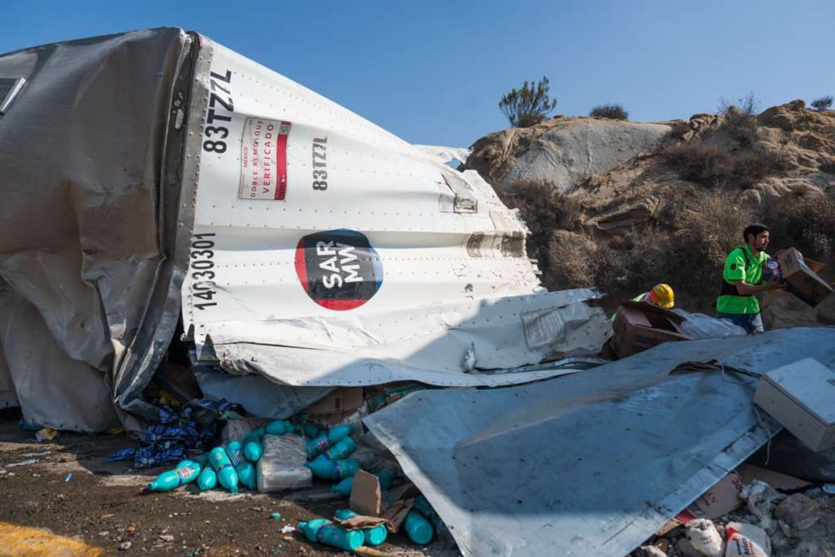 El accidente involucró a dos unidades de carga y provocó el cierre total de la vialidad durante varias horas. Foto: Border Zoom