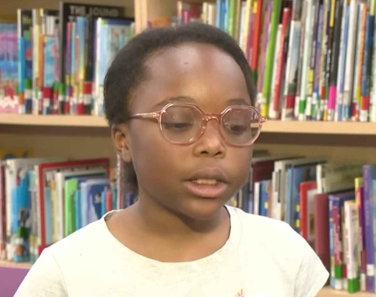 A los 10 años, Honey Cooper combina primaria y universidad en California con dominio matemático de séptimo grado y nivel lector cercano al final de preparatoria, un caso que muestra cómo funciona la doble inscripción académica en colegios comunitarios. Foto: Captura de video/YouTube