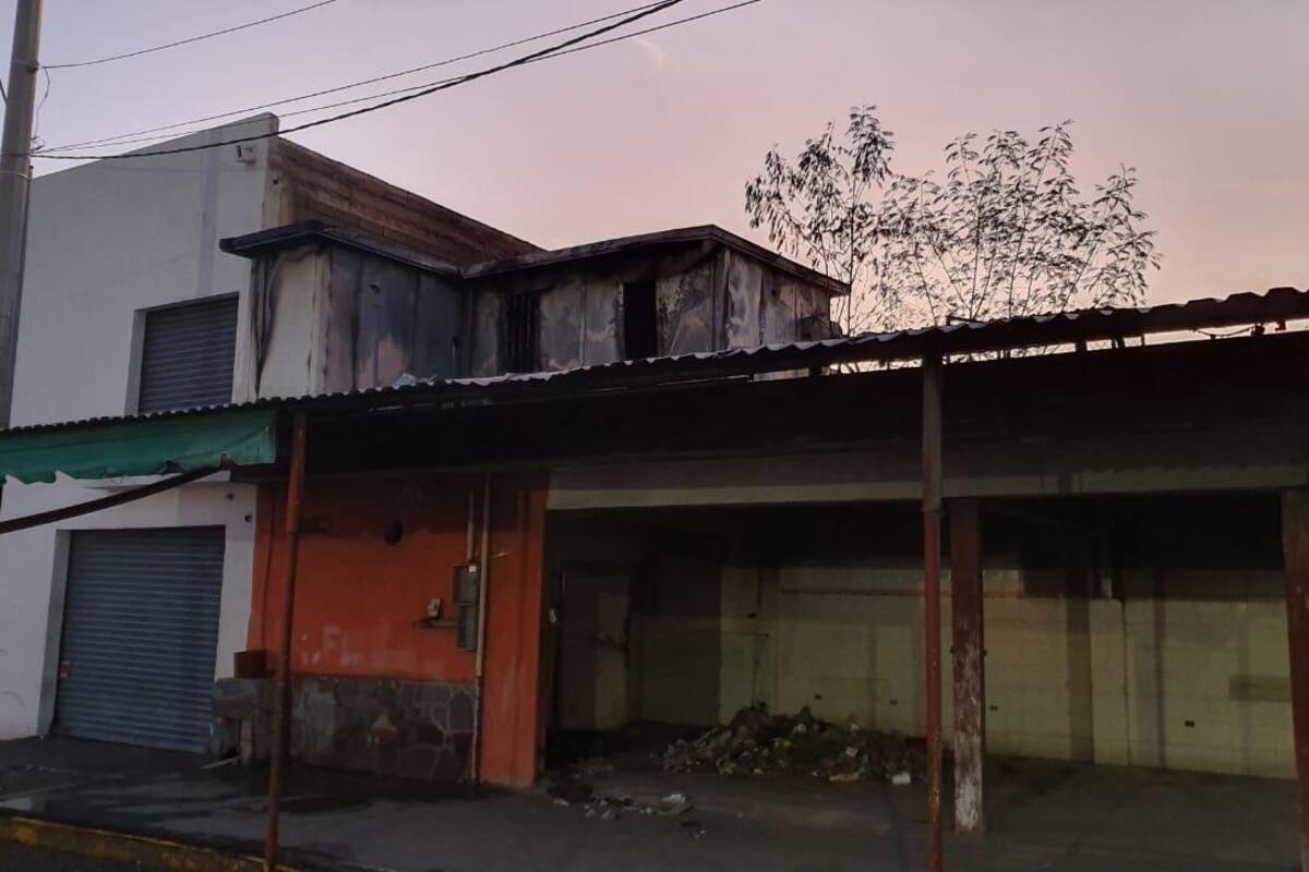 Incendian local abandonado