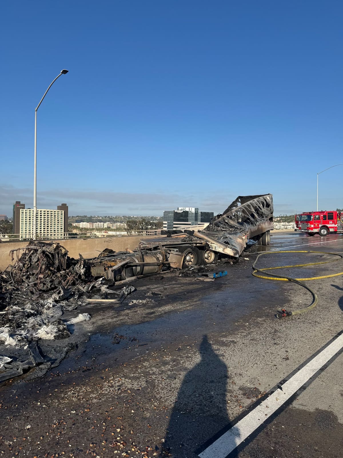 El incidente se reportó alrededor de las 06:00 horas en los carriles con dirección sur de la I-805 a la altura de Mission Valley. Foto: Cortesía