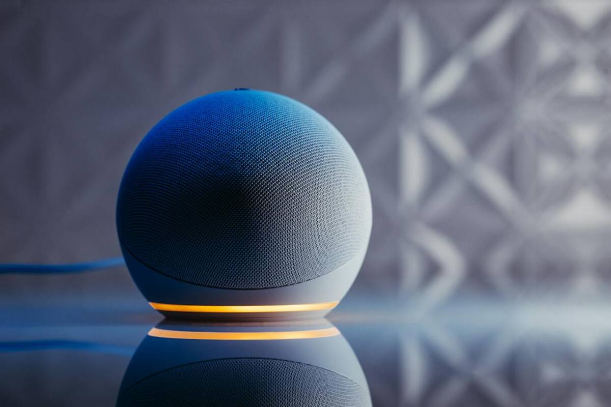 Desde reproducir música hasta encender luces o responder curiosidades, Alexa se ha convertido en un asistente integral | Pexels