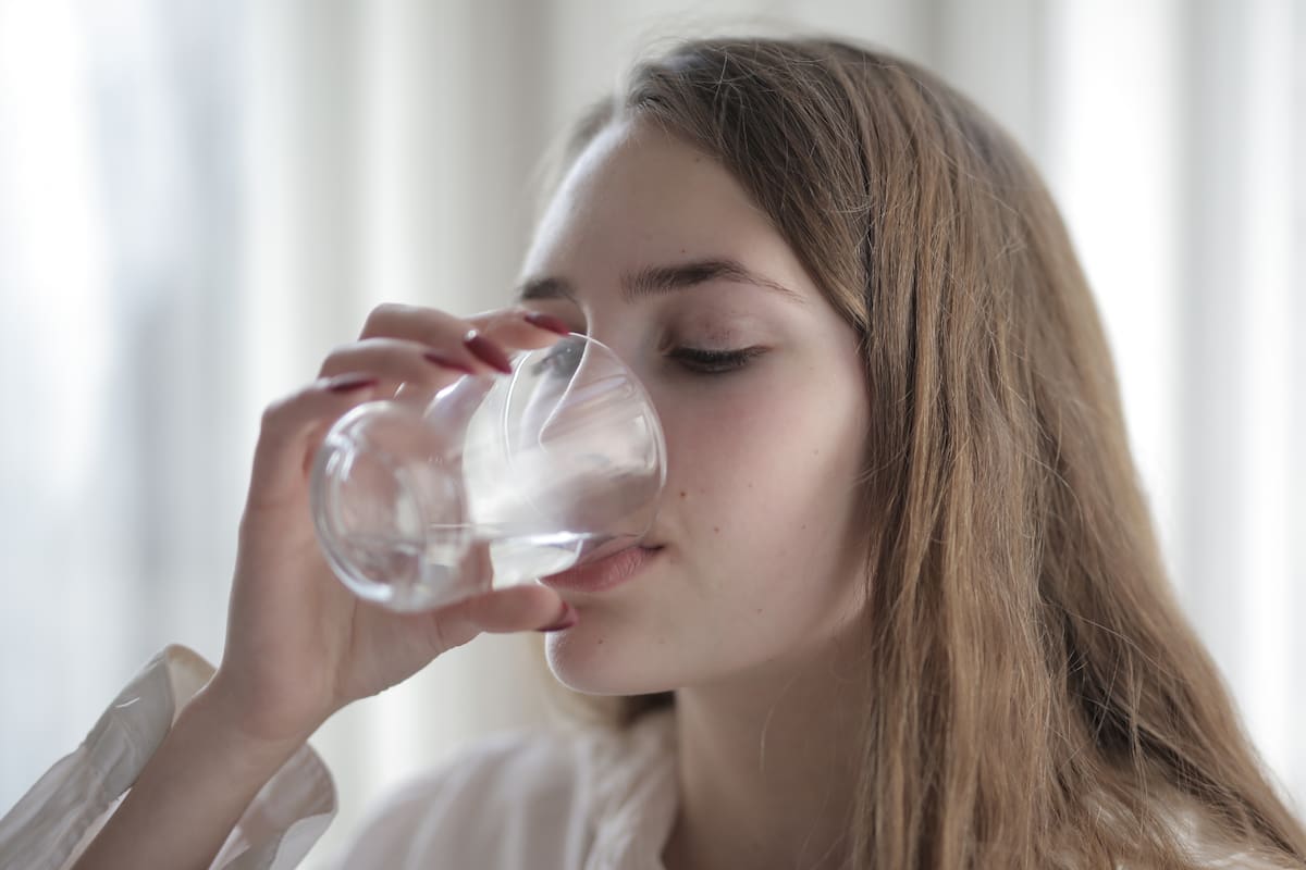 Beber suficiente agua podría reducir el riesgo de accidente cerebrovascular, según un estudio