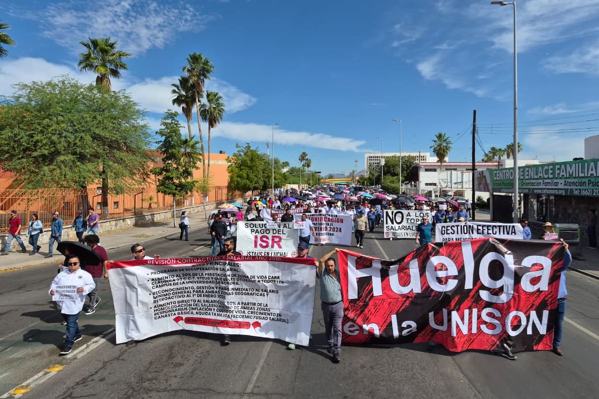 Sindicatos de la Universidad de Sonora marchan en Hermosillo para exigir un 50% de aumento salarial y mejores prestaciones