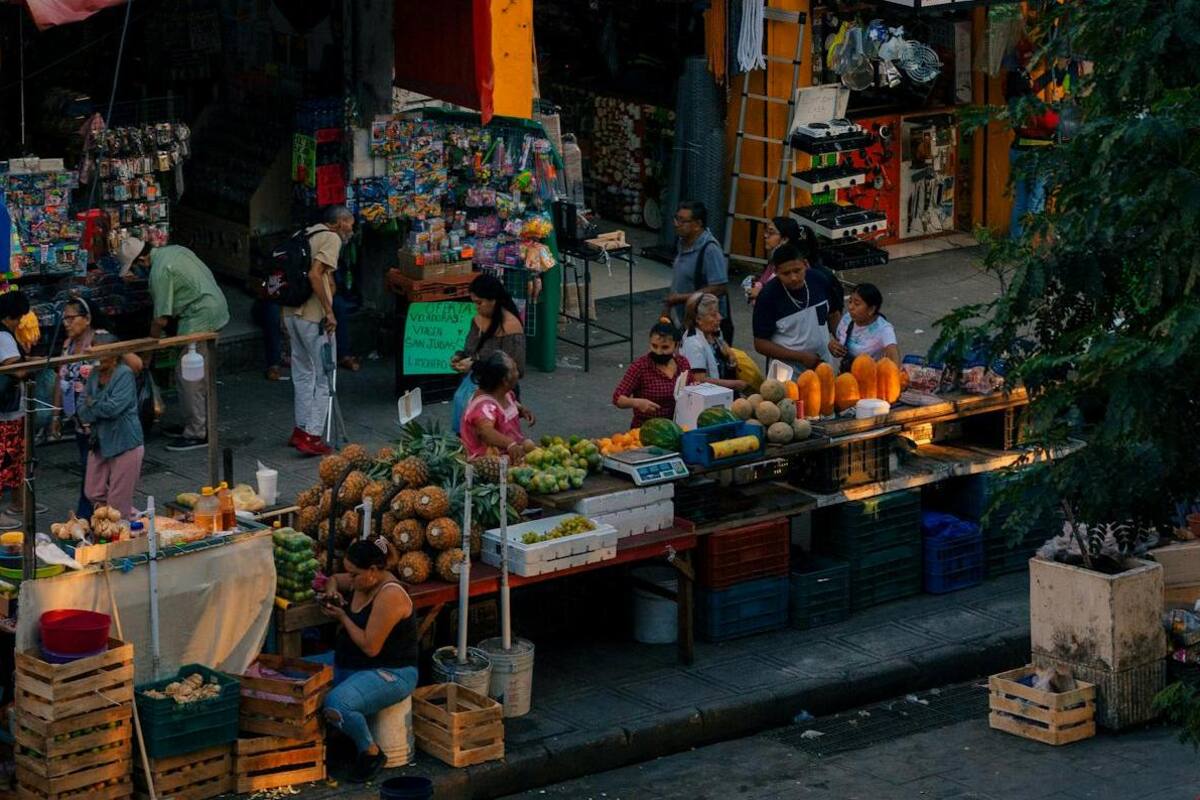 Especialistas del sector privado redujeron pronóstico de crecimiento del PIB a 2.06% para 2024