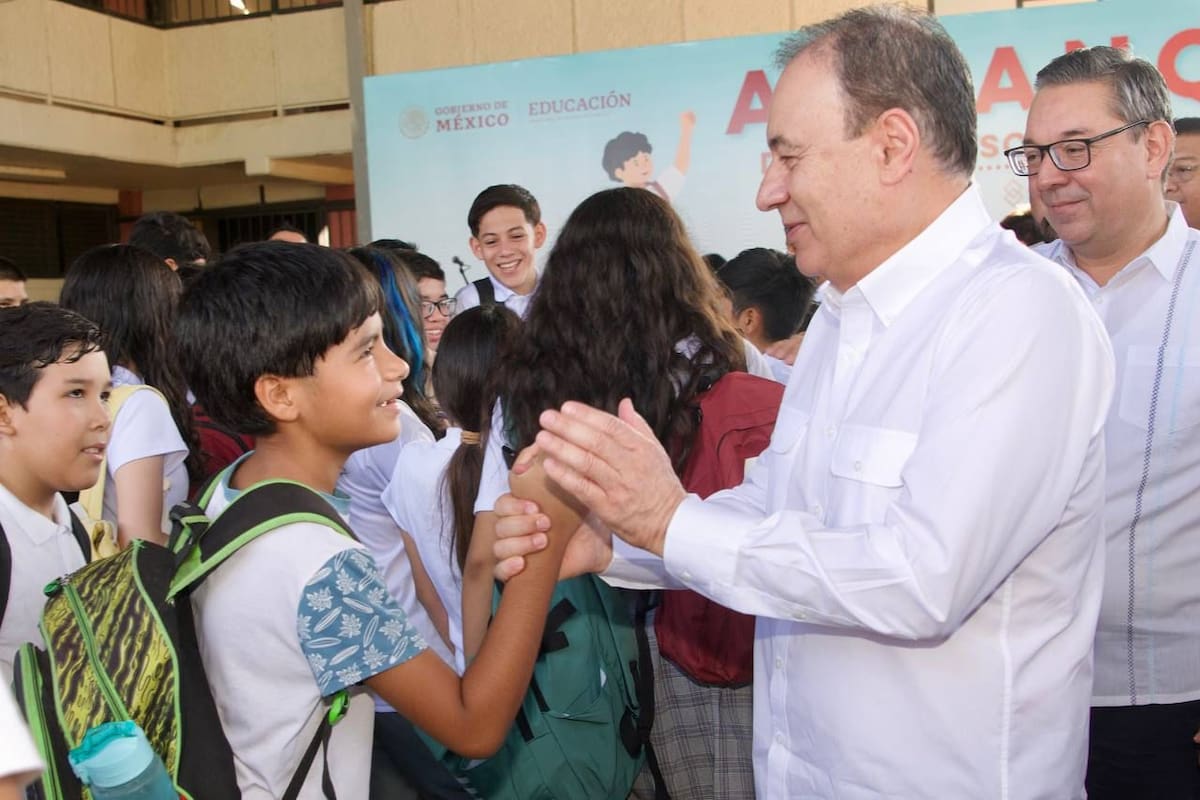 Las becas para estudiantes son entregadas mediante el programa Sonora de Oportunidades. FOTO: ESPECIAL