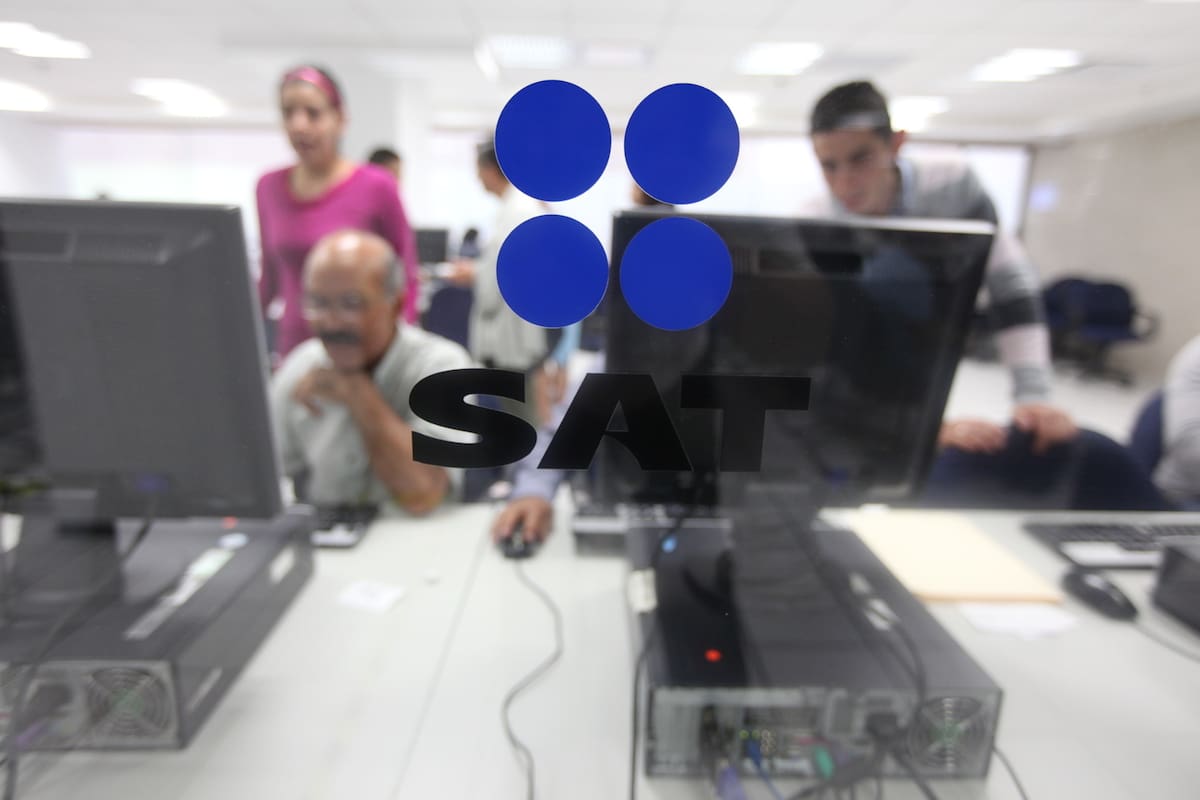 SAT aclara: ¿Cobrará impuestos y vigilará los depósitos en efectivo en bancos?
