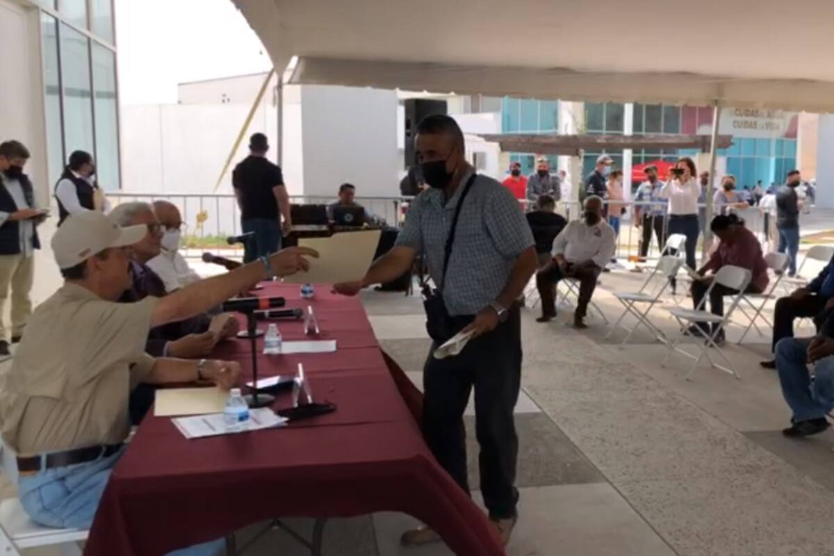 Taxistas de Tijuana adquieren unidades de motor con base en gas natural