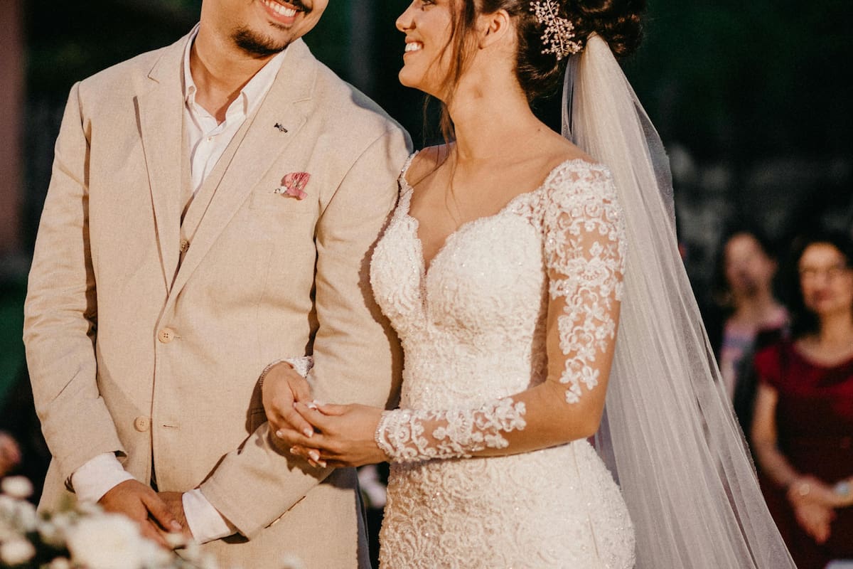 Padres acuerdan casar a su hija con su primo por casi 200 mil pesos; fueron detenidos en España