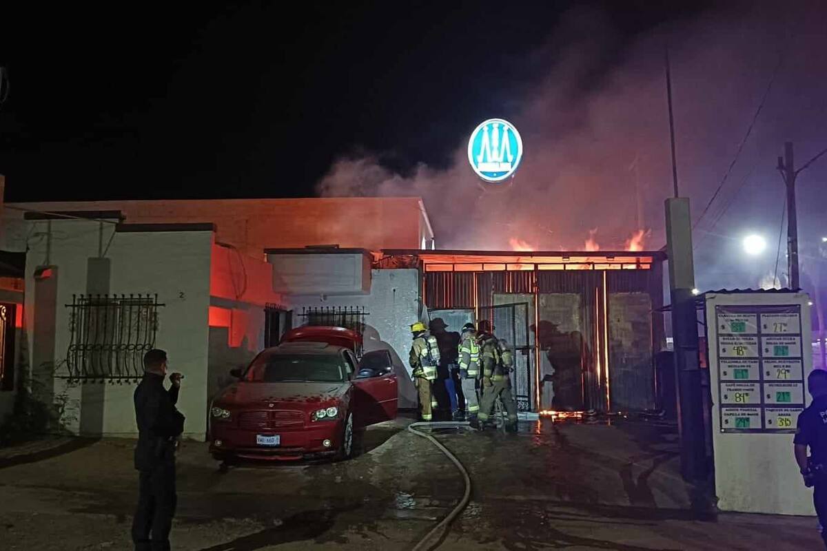 Se incendia minisúper en colonia Las Lomas