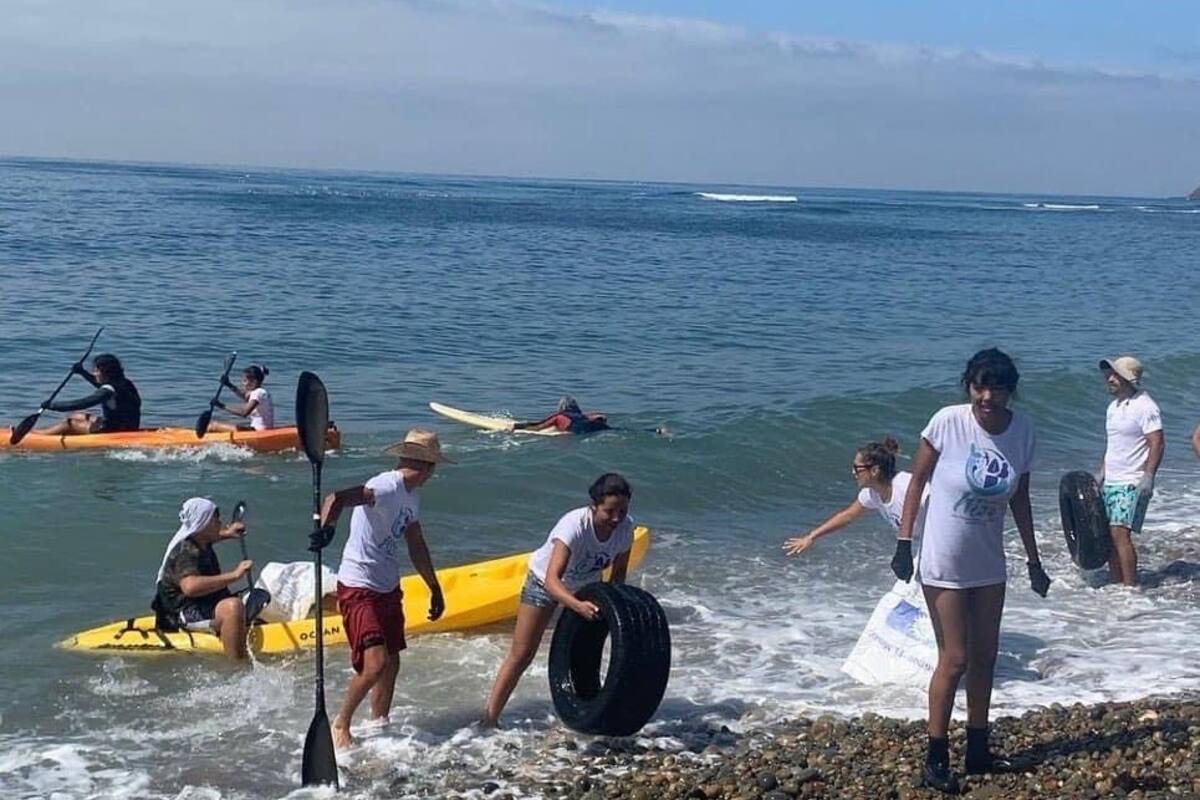 Retiran desechos de la Playa Tres Emes