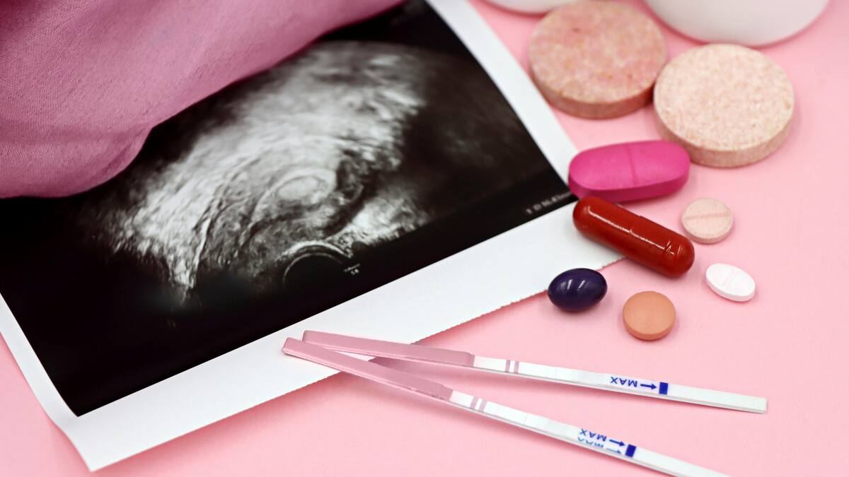 Frente a la polémica, los especialistas reiteran que el acetaminofén sigue siendo el analgésico más seguro durante el embarazo y que la prioridad debe ser el acompañamiento médico y la confianza en la evidencia científica. Foto: Canva